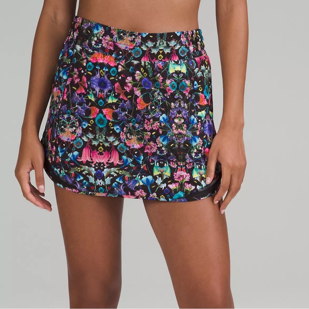 Lululemon Hotty Hot High-Rise Skirt 12 Color: Flowerscope Black Multi/Black